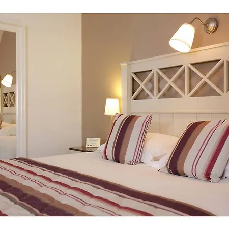 Logis Hotel, Restaurant Et Le Relais De Broceliande