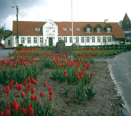 Logis Hotel, Restaurant Et Le Relais De Broceliande Paimpont