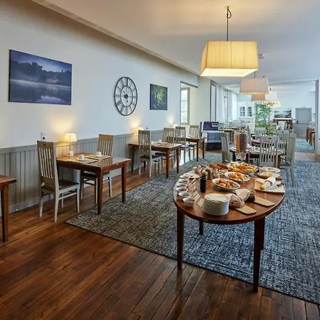 Logis Hotel, Restaurant Et Le Relais De Broceliande 4* Paimpont