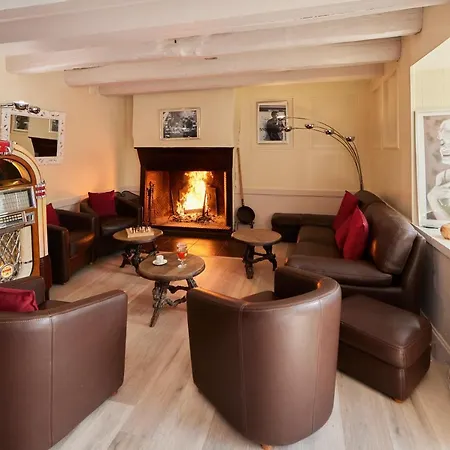 Hotel Logis Hotel, Restaurant Et Le Relais De Broceliande