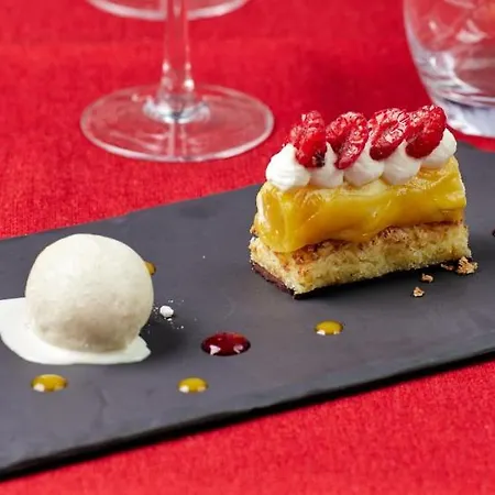 Hotel Logis Hotel, Restaurant Et Le Relais De Broceliande 4*