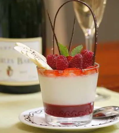 Logis Hotel, Restaurant Et Le Relais De Broceliande 4* Paimpont